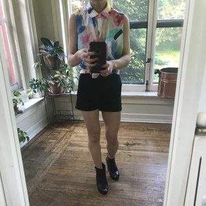 Sleeveless Watercolor Floral Print Button Down